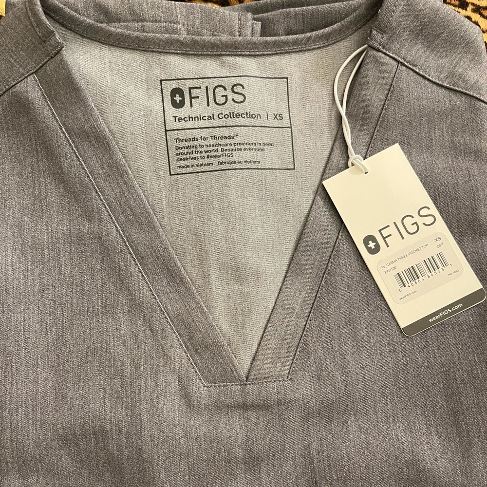 Figs scrub top